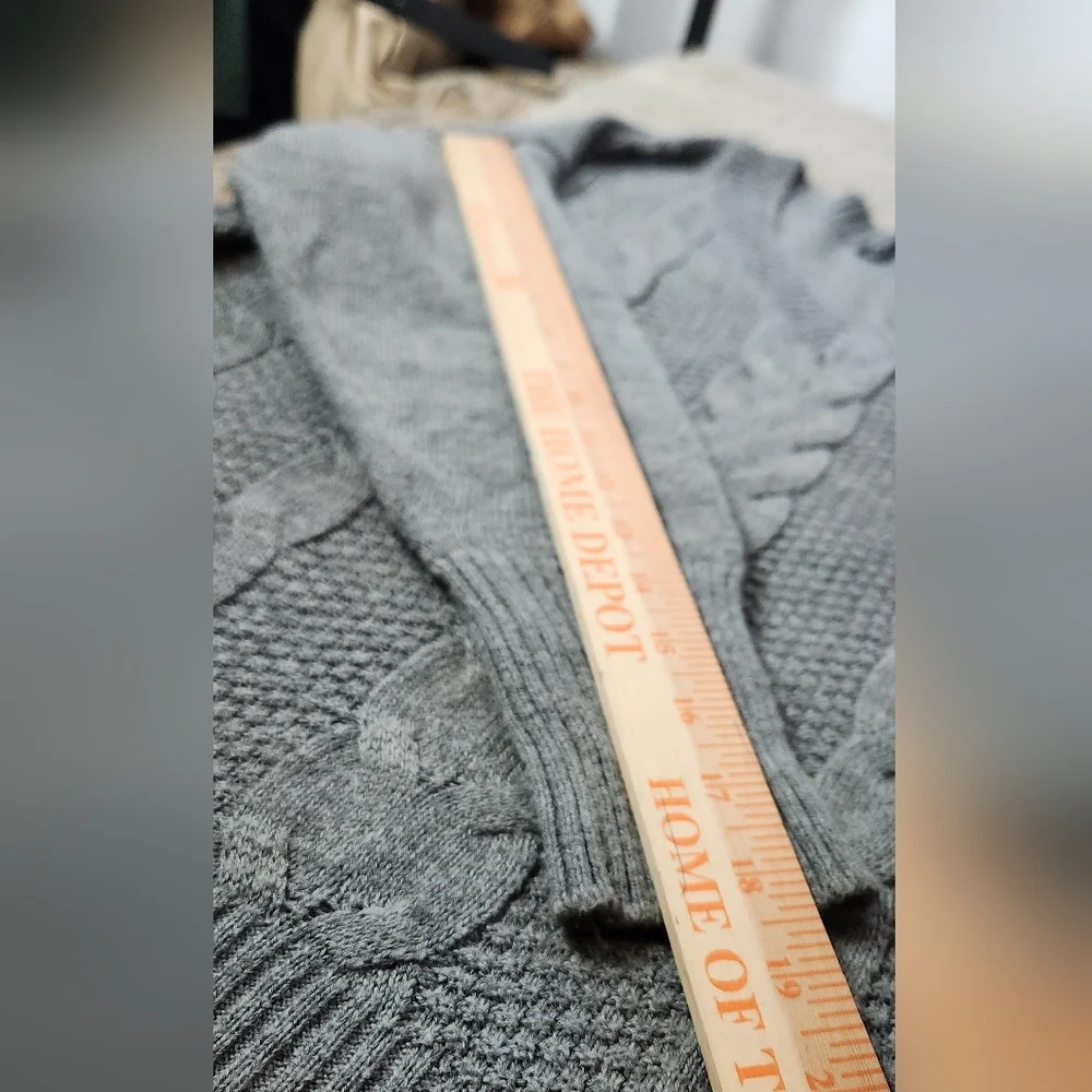 Gray V-Neck Long Sleeve Cable Knit Sweater - New York & Company - L